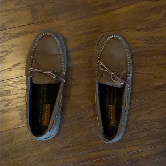 Shoes - Picture 2 of 3